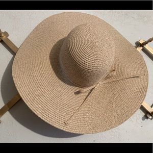 Floppy sun hat